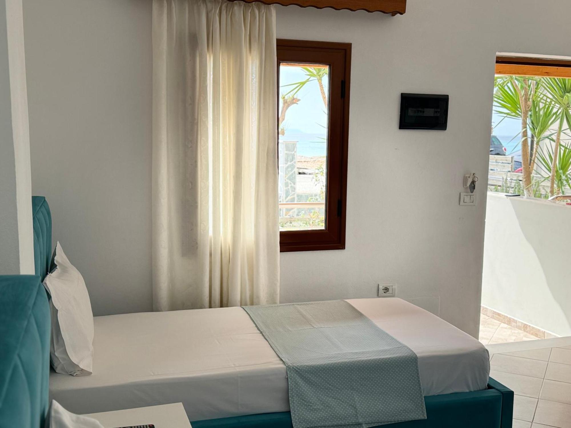 Ionian View B&B Himarë Pokoj fotografie