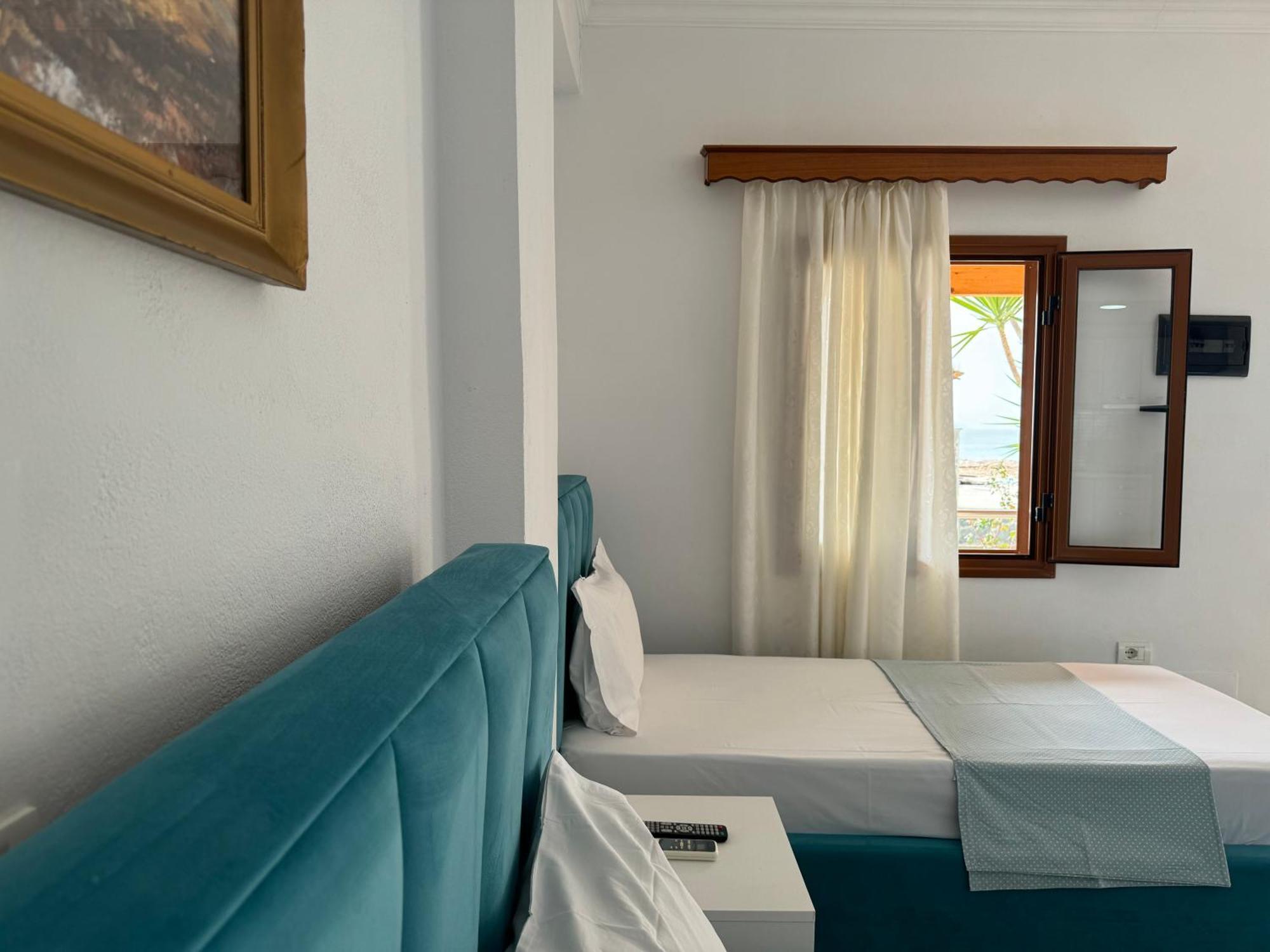 Ionian View B&B Himarë Pokoj fotografie
